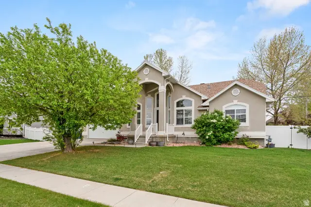 257 W Lakeside Dr, Stansbury Park, UT 84074 - #2