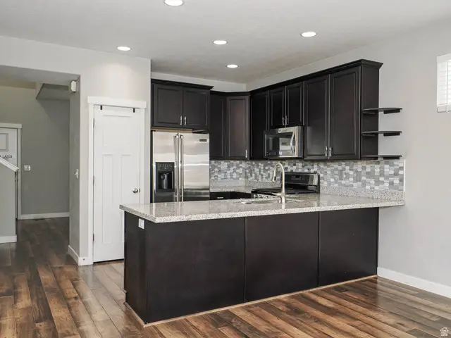 932 W Freedom Point Way S, Bluffdale, UT 84065 - #2