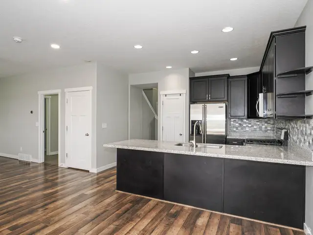 932 W Freedom Point Way S, Bluffdale, UT 84065 - #3