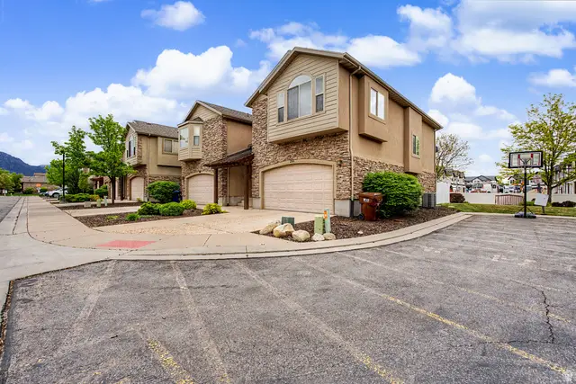 266 E Twin Bridges Ln S, Midvale, UT 84047 - #2