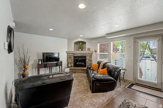 266 E Twin Bridges Ln S, Midvale, UT 84047 - #3