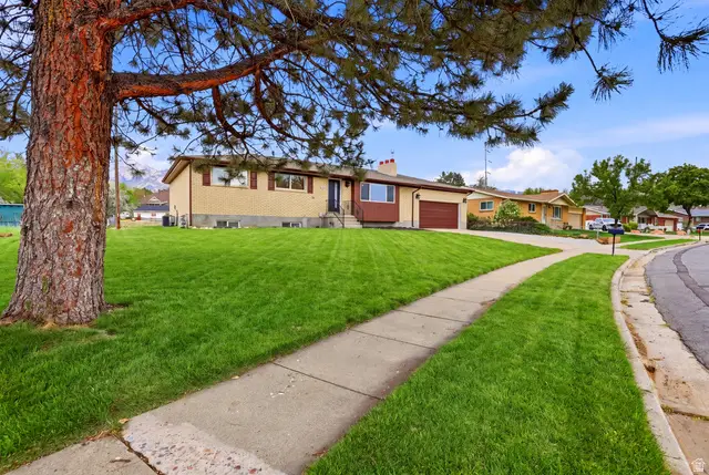 8643 S Vaquero Dr E, Sandy, UT 84094 - #2