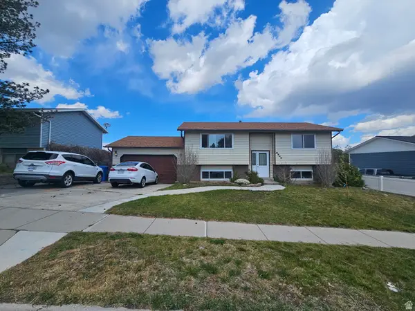 6048 W Borax Ave, Kearns, UT 84118
