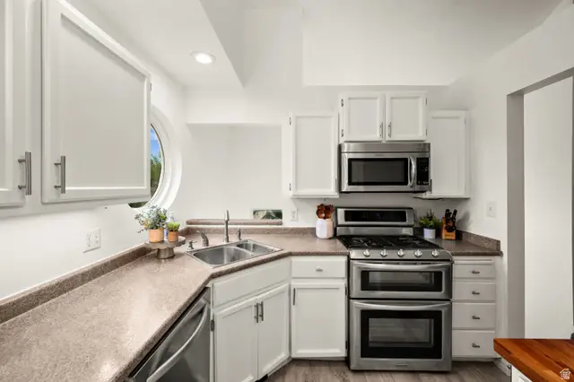 7635 S Lark Meadow Cv, Midvale, UT 84047 - #3