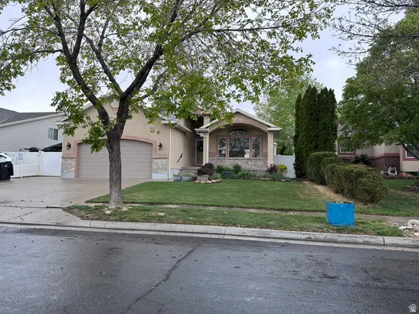 5754 S Crest Flower Way W, Kearns, UT 84118