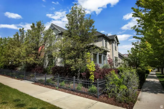 4212 W Lake Bridge Dr S, South Jordan, UT 84095 - #2