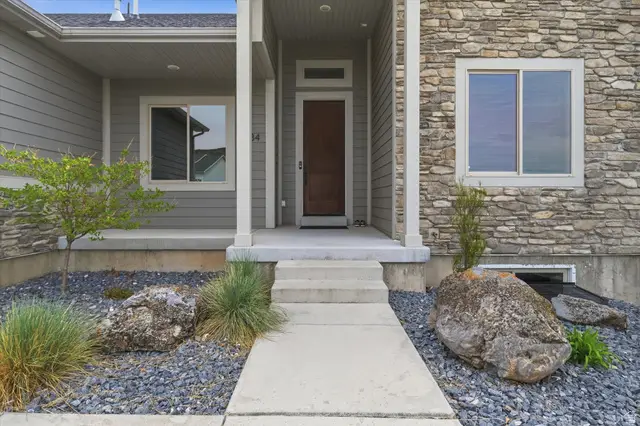 1034 E 50 N, Hyde Park, UT 84318 - #3