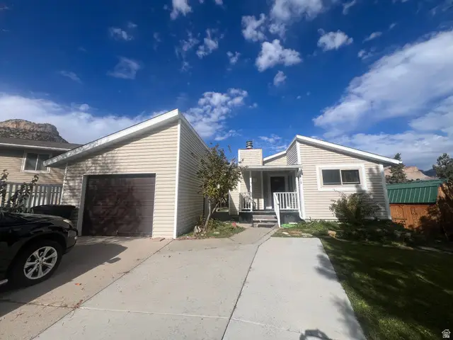 819 Castle Gate Cir, Helper, UT 84526 - #1