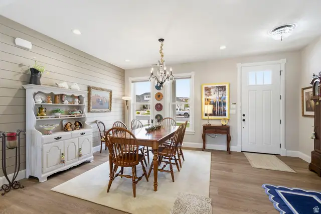 925 W Torrey Pines Dr, Richfield, UT 84701 - #3