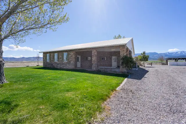 1129 S River Side Dr, Circleville, UT 84723 - #2