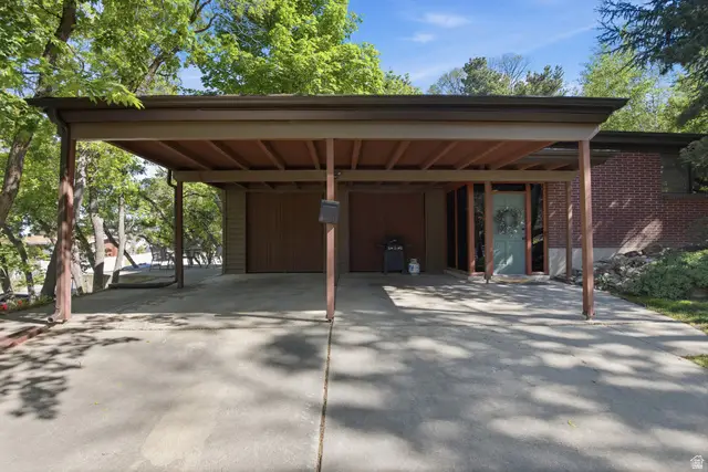 2915 E La Joya Dr S, Holladay, UT 84124 - #1