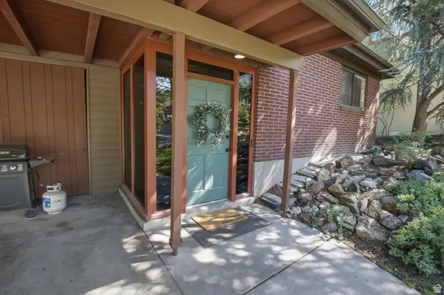 2915 E La Joya Dr S, Holladay, UT 84124 - #3