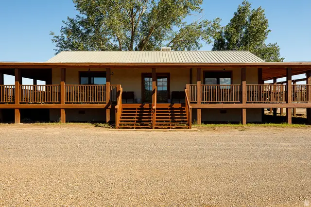 2040 N Long Rd, Big Water, UT 84741 - #1
