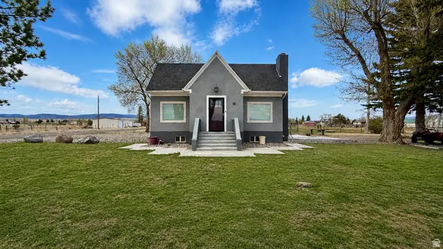 296 W 300 S, Loa, UT 84747 - #1
