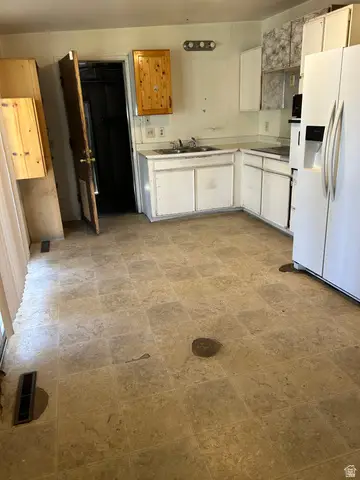 4473 W Manhatten Dr S, Salt Lake City, UT 84120 - #3