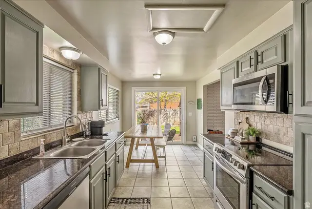 6075 S 2125 W, Roy, UT 84067 - #2