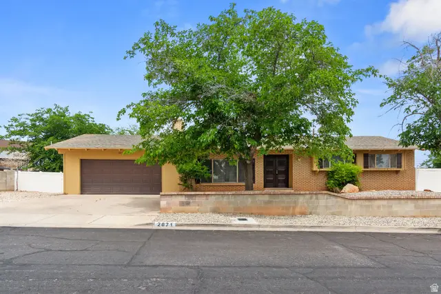 2071 E 575 N, Saint George, UT 84790 - #1