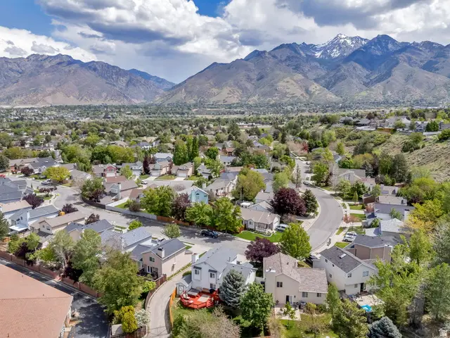 8752 S Alta Cove Dr, Sandy, UT 84093 - #2