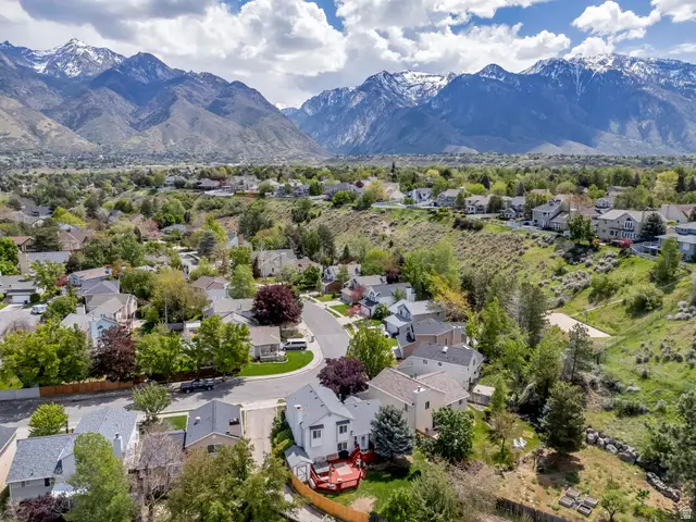 8752 S Alta Cove Dr, Sandy, UT 84093 - #3