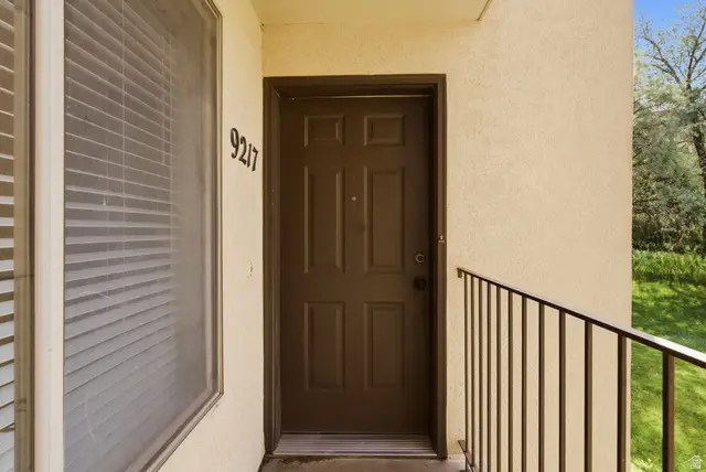 9217 S Jefferson Cv, Sandy, UT 84070 - #2