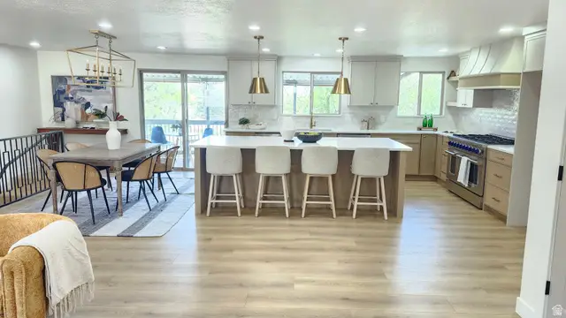 8492 S Mesa Dr E, Sandy, UT 84093 - #2
