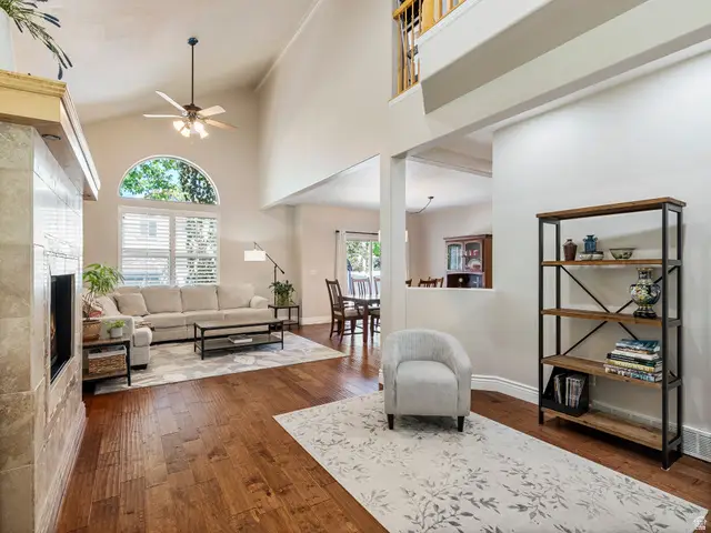 1319 E Old Maple Ct, Murray, UT 84117 - #2
