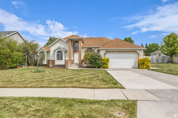 1202 W Country Ridge Dr S, South Jordan, UT 84095
