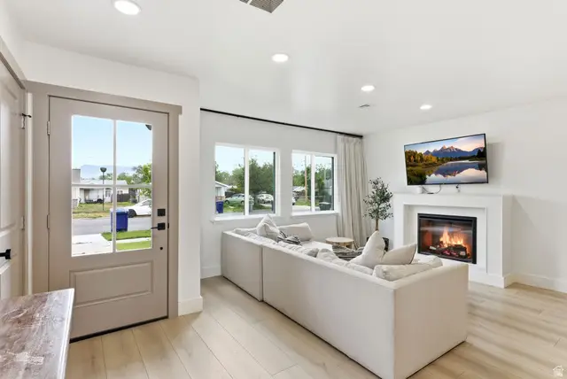 950 S Glendale St W, Salt Lake City, UT 84104 - #3
