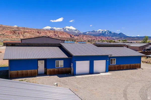 71 N Mount Peale Dr, Moab, UT 84532