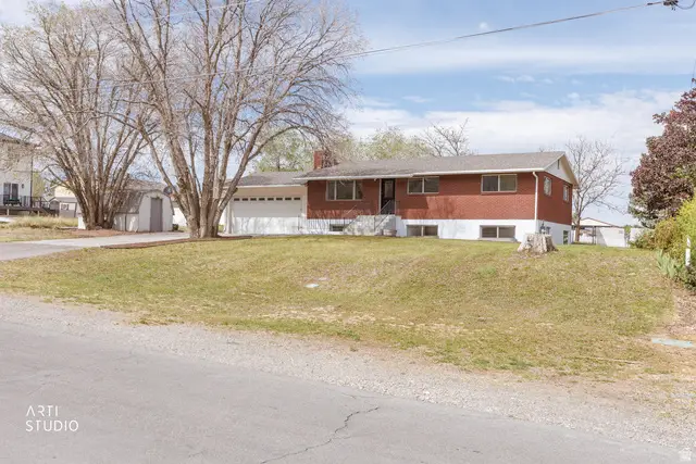 270 S 300 E, Santaquin, UT 84655 - #1