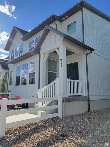 933 W Sunspear Dr, Saratoga Springs, UT 84045 - #3