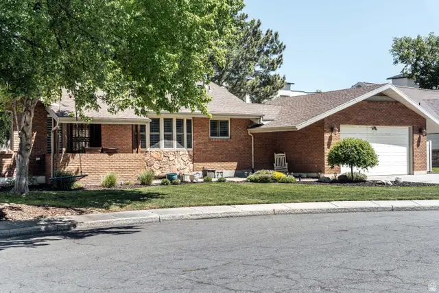 1069 E Birchbrook Cir S, Cottonwood Heights, UT 84047 - #1