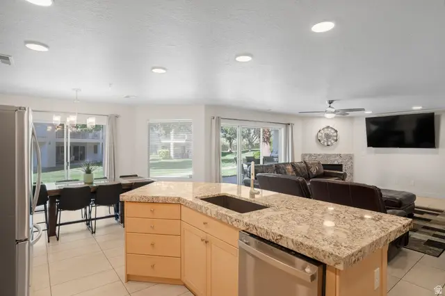 1845 W Canyon View Dr, Saint George, UT 84770 - #2