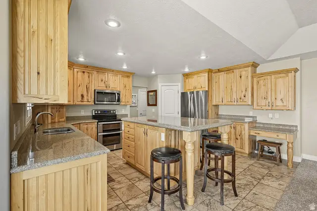 351 W Skyline Dr, Loa, UT 84747 - #2