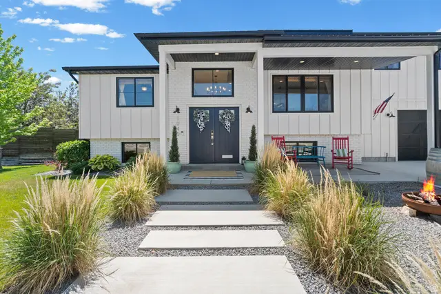 1040 E Larkspur Dr, Sandy, UT 84094 - #2