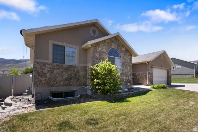 319 W Lariat Blvd, Saratoga Springs, UT 84045 - #3