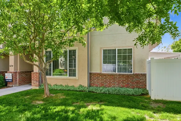 674 Canterbury Ln, North Salt Lake, UT 84054