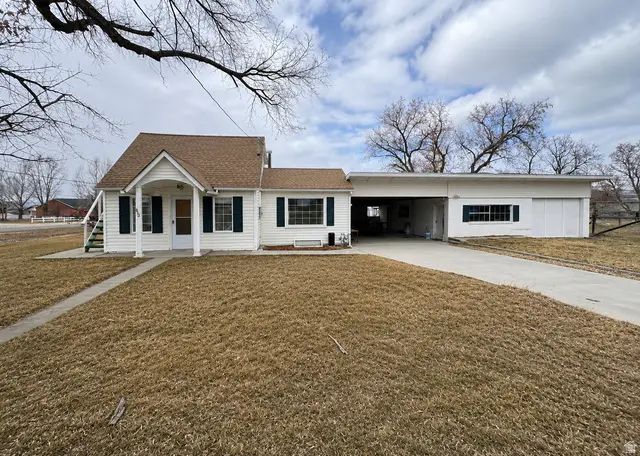 692 S 300 W, Mount Pleasant, UT 84647 - #1