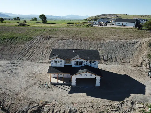 513 E Upper Canyon Rd, Smithfield, UT 84335 - #1