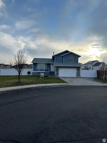 5953 W Cape Cod Dr, West Valley City, UT 84128