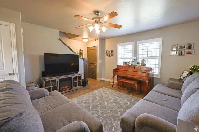 551 E Walnut Glen Dr, Springville, UT 84663 - #3