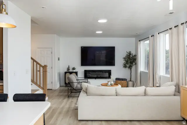 1126 W Stonehaven Dr, North Salt Lake, UT 84054 - #3