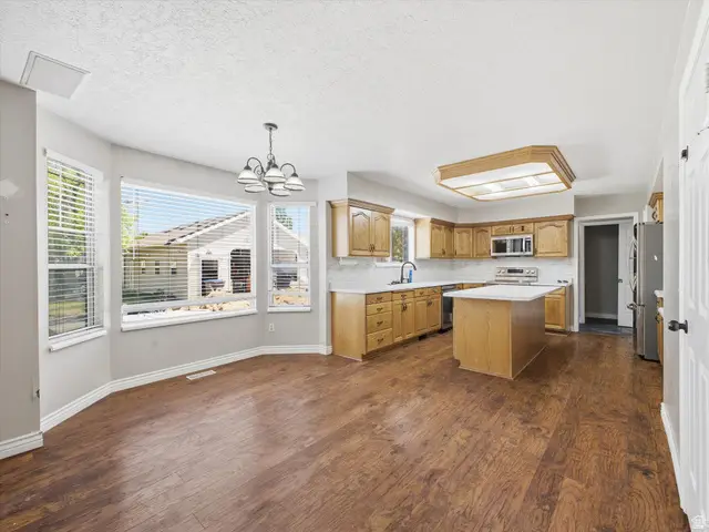 2526 W Windsor Manor Ct S, South Jordan, UT 84095 - #3