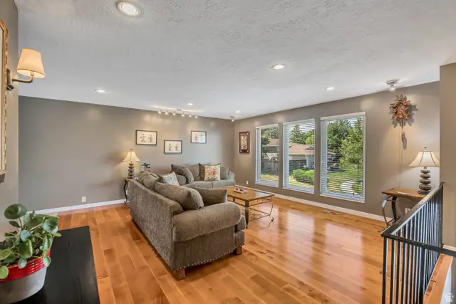 7087 E Pine Cone S, Cottonwood Heights, UT 84121 - #3