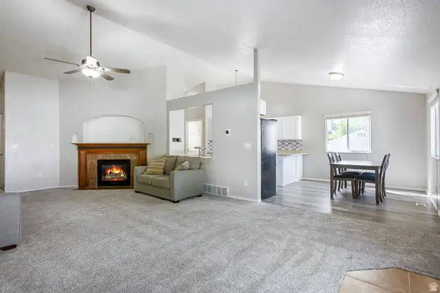 107 N Crystal Bay Dr W, Stansbury Park, UT 84074 - #2