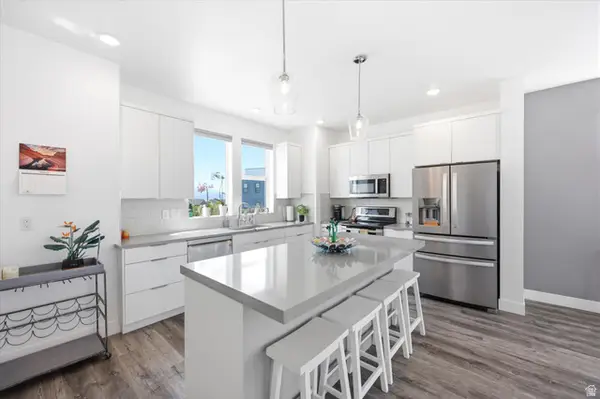 6382 W Birch Run Rd S #330, South Jordan, UT 84009
