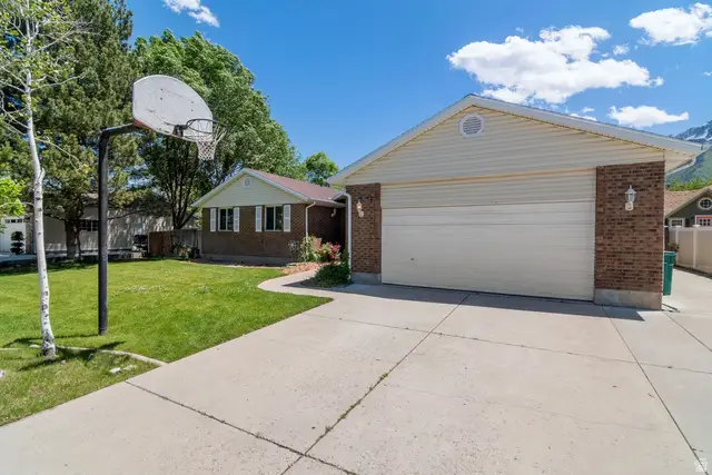11119 S Londonderry Dr E, Sandy, UT 84092 - #2