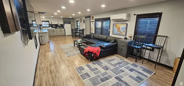 248 E Crescentwood, Sandy, UT 84070 - #2