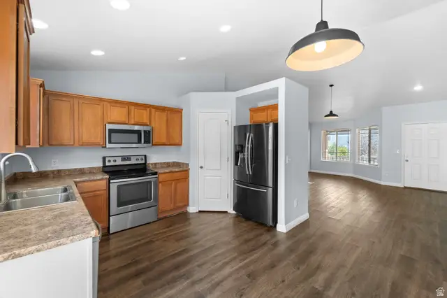 3973 S Lake Vista Dr, Saratoga Springs, UT 84045 - #3