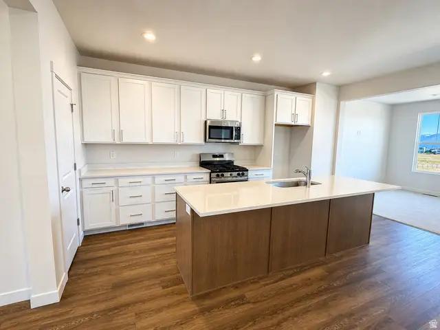 11758 S Flying Fish Dr #605, South Jordan, UT 84009 - #2
